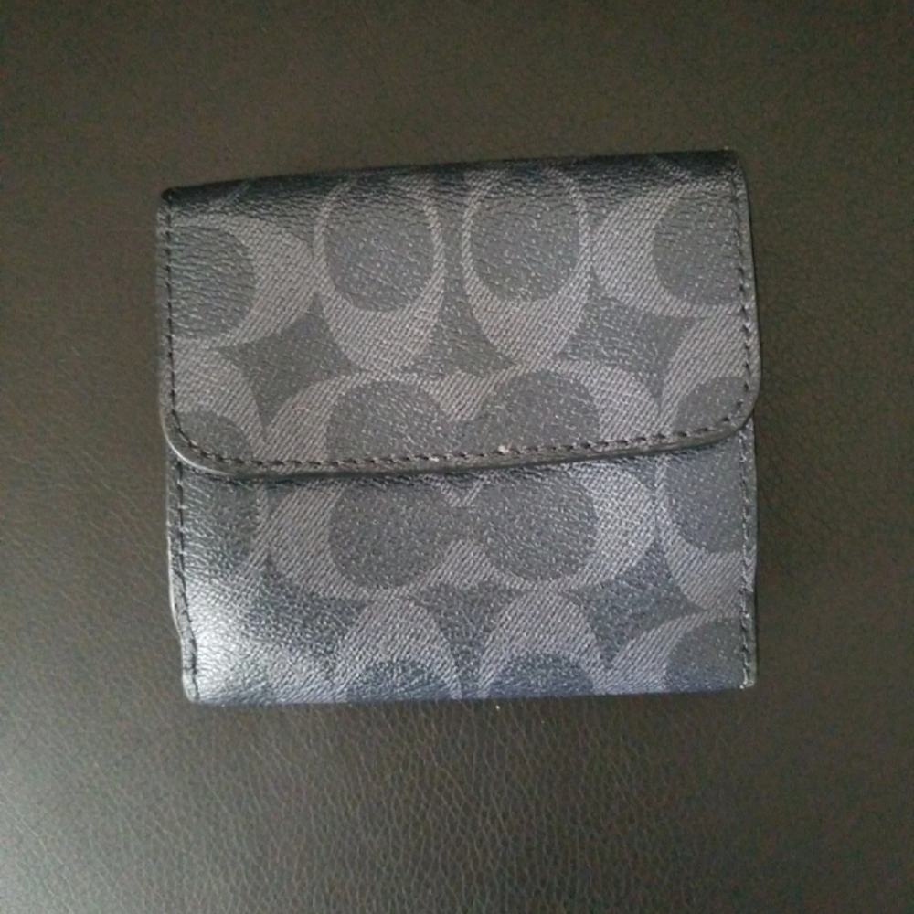 Wallets - Picture 4 of 11